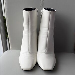 So me White Women's Leather Ankle Boots - Classic Zip Closure Size 7.5